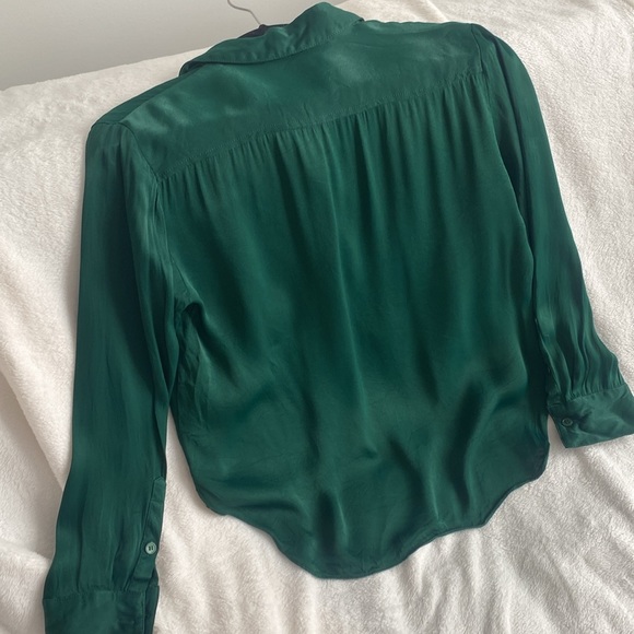 SILKY EMERALD GREEN BUTTON UP BLOUSE - Picture 3 of 3